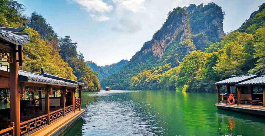 1 Day Private Tour to Yellow Dragon Cave and Baofeng Lake