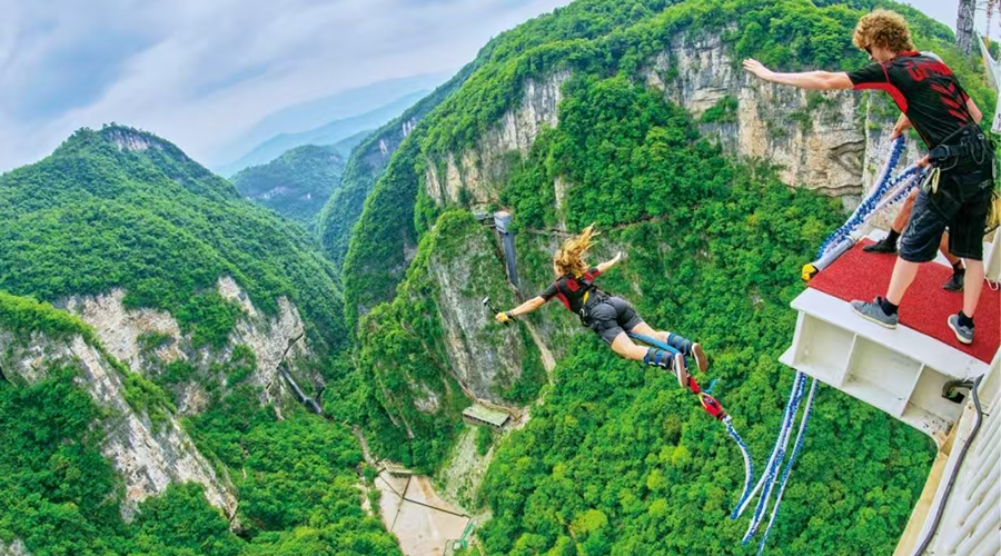 Bungee Jump from Yuntiandu Glass Bridge
