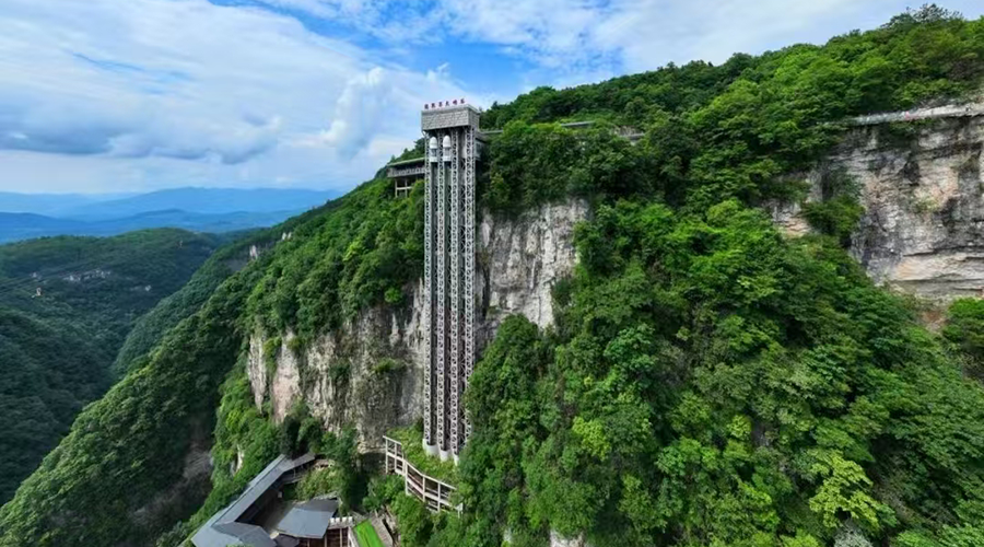 150-meter-tall Outdoor Cliffside Elevator