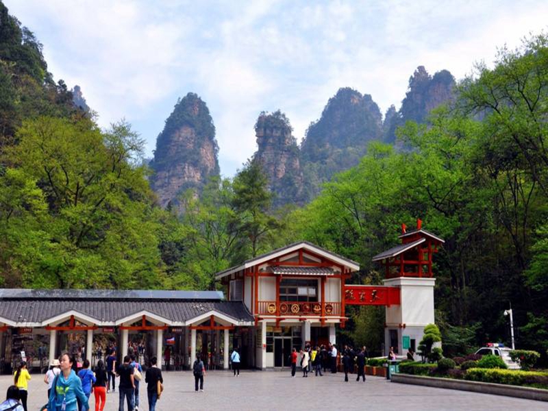 How many entrance gates of Zhangjiajie national forest park?