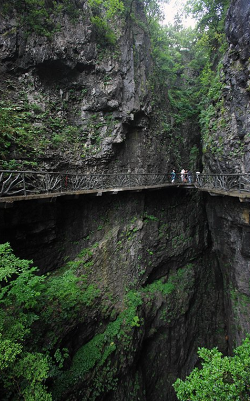 Guigu Gorge - Dramatic Cliff Gap