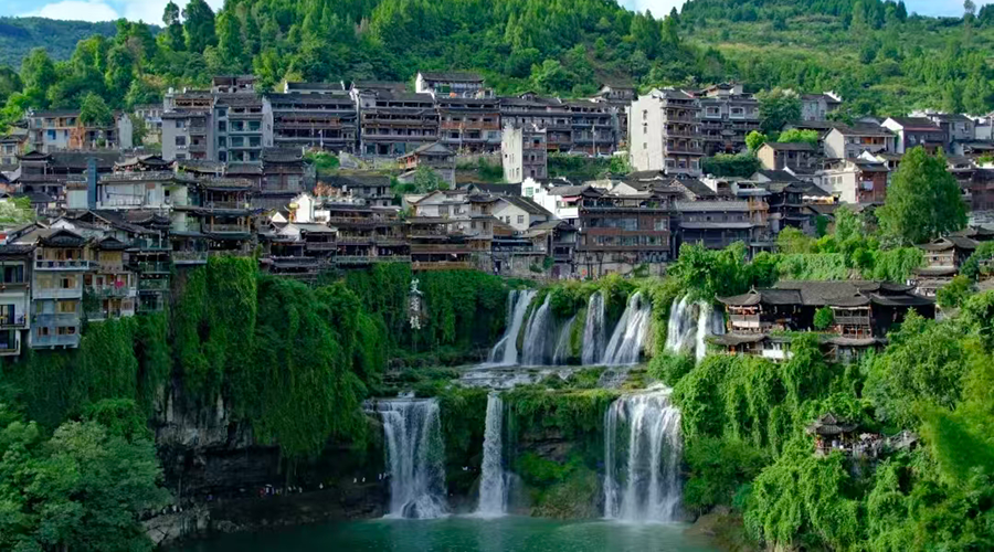Furong-Town-Hanging-Waterfall