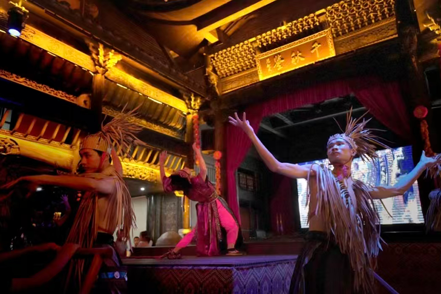 Maogusi Dance at 72 Wonders Building